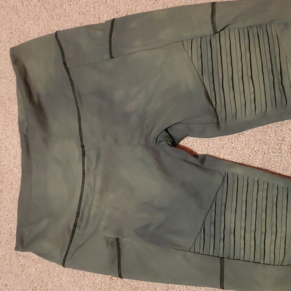 CVG green moto Capri leggings